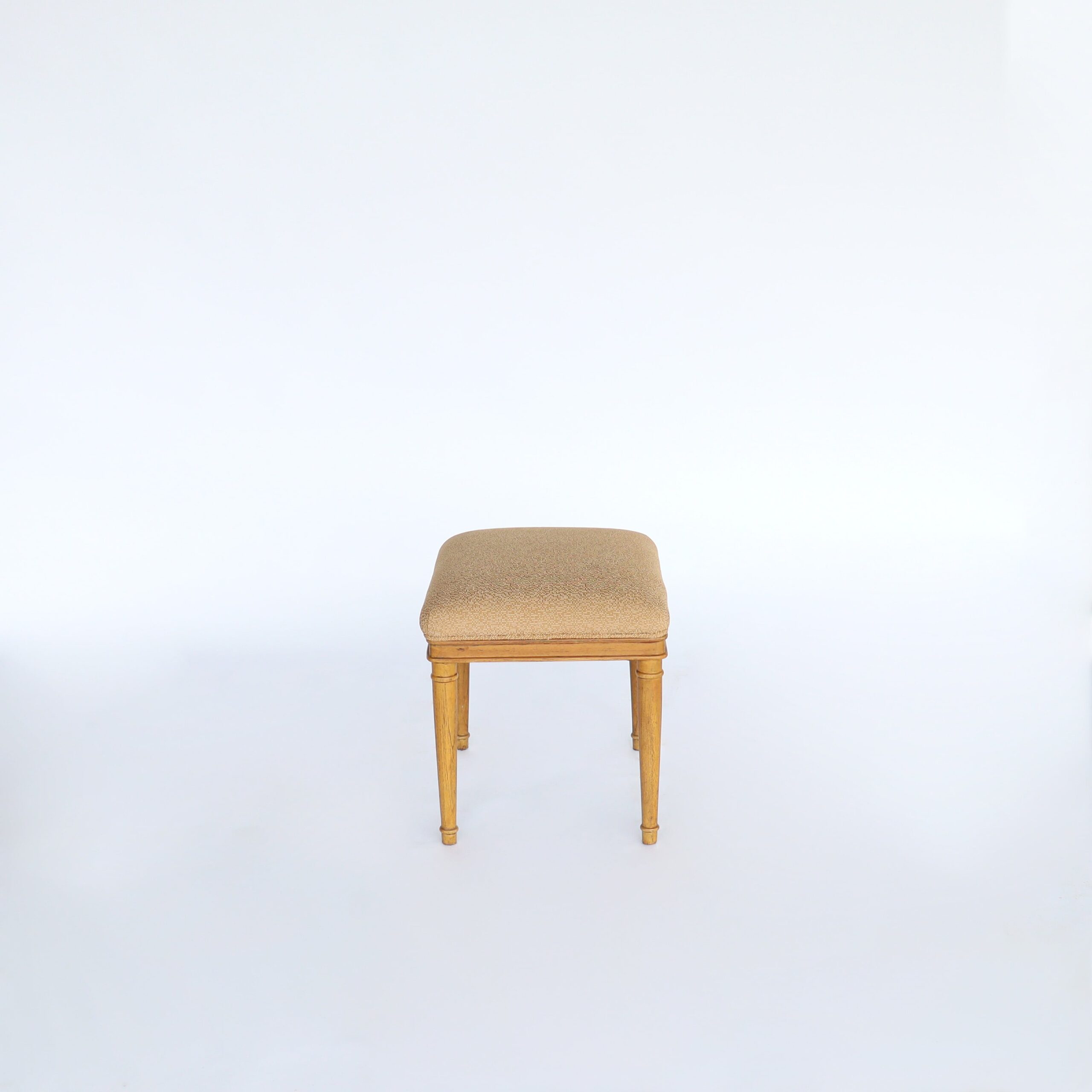 สตูลมือสอง reconcept Wooden Stool with Round Legs – Light Brown Frame & Brown Polka Dot Seat