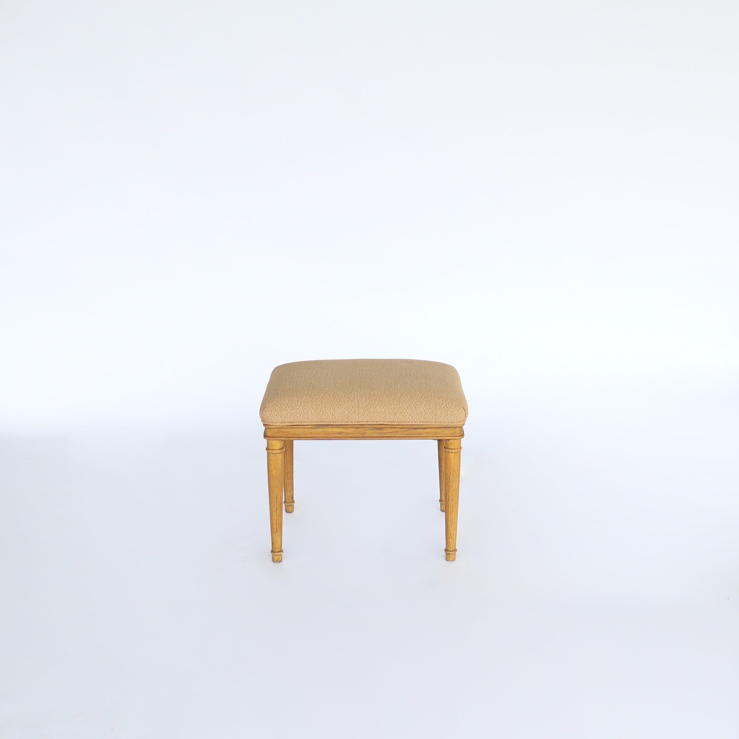 สตูลไม้ เบาะลายจุดสีน้ำตาล reconcept สตูลไม้ เบาะลายจุดสีน้ำตาล reconcept